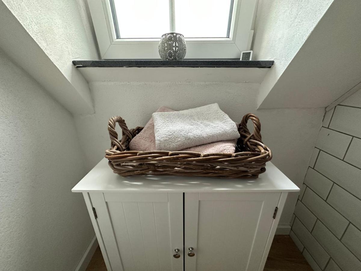 Stilvolles Gaestezimmer Mit Bad In Mechernich-zentrum Homestay