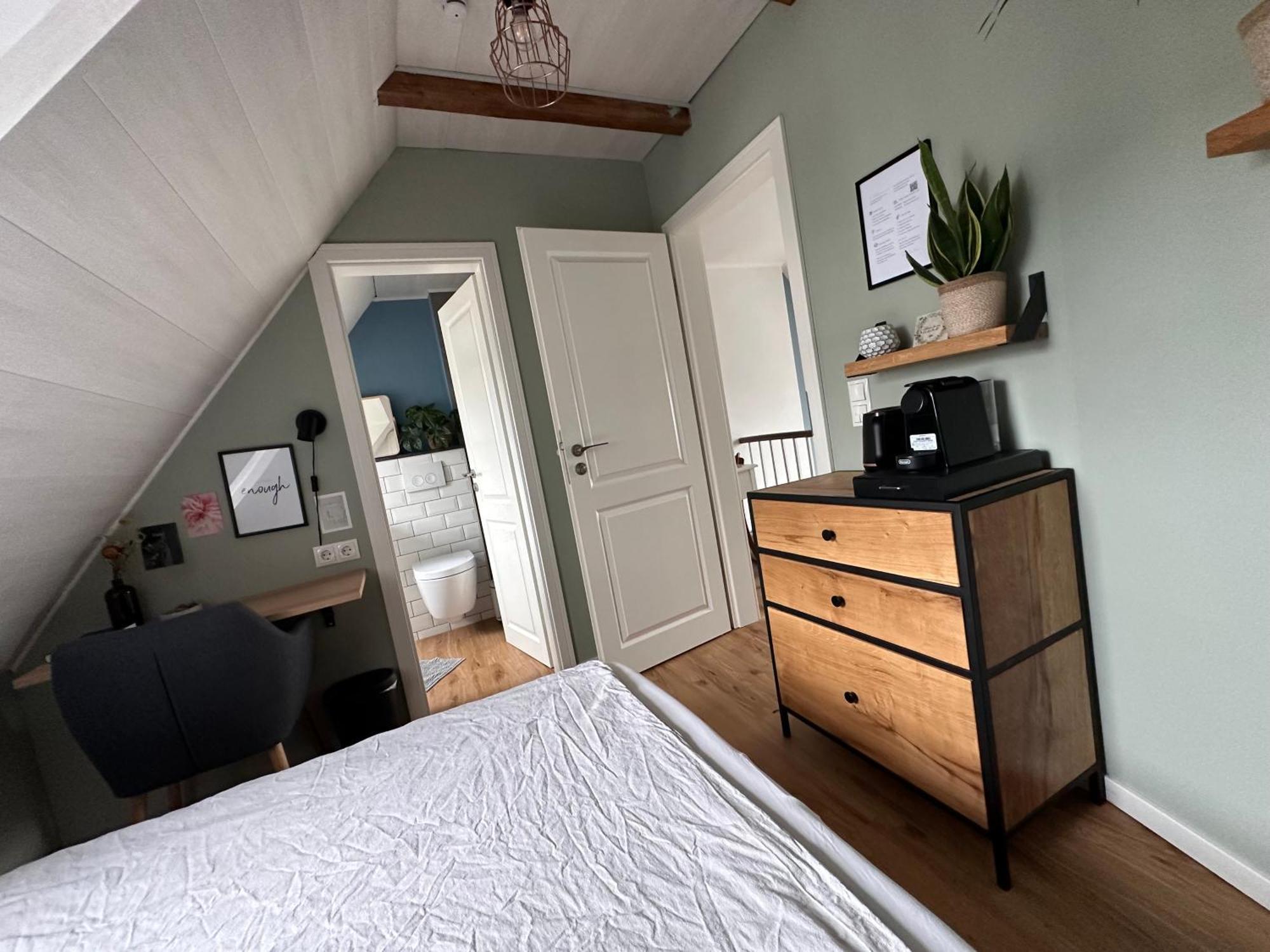 Homestay Stilvolles Gaestezimmer Mit Bad In Mechernich-zentrum *